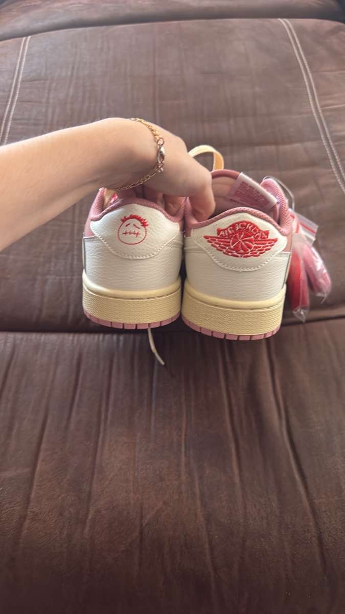 Travis Scott Air Jordan 1 Low OG Shy Pink