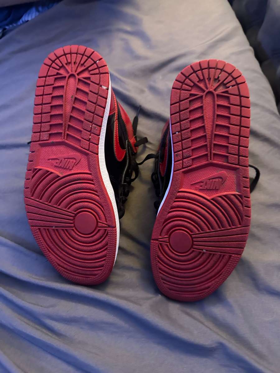 OG patent bred jordan 1 size 8 in half