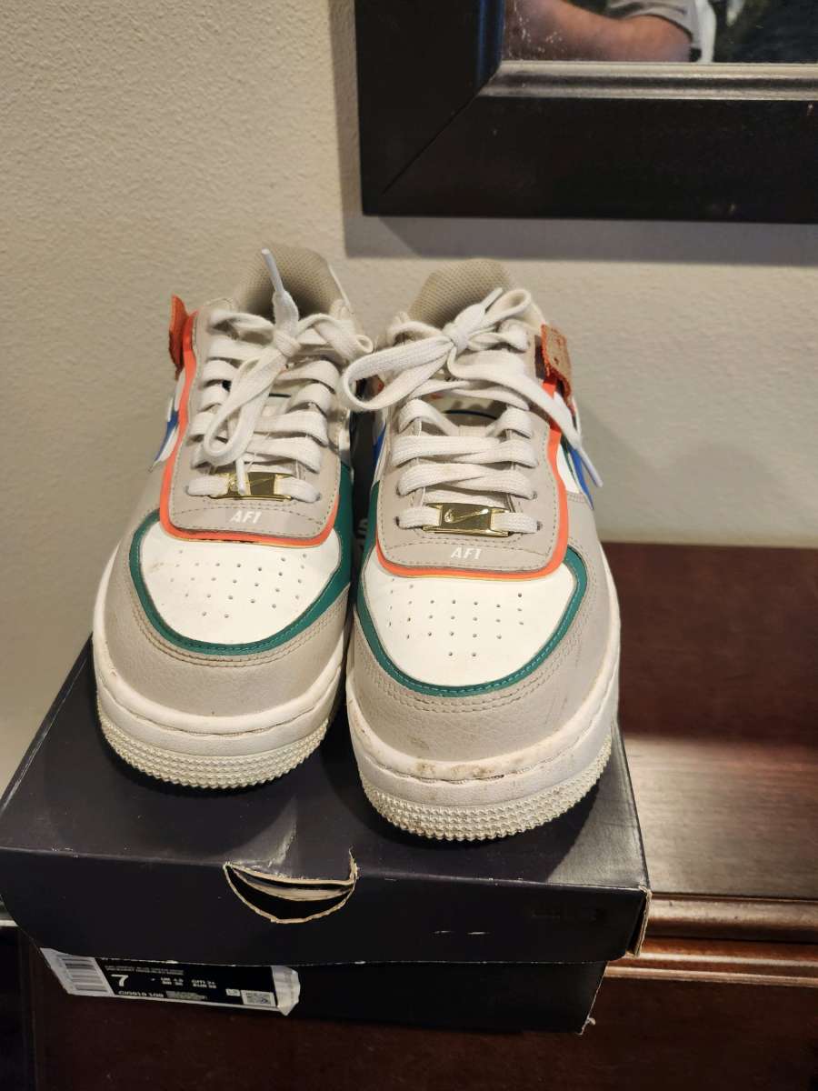 Nike womens shoe size 7