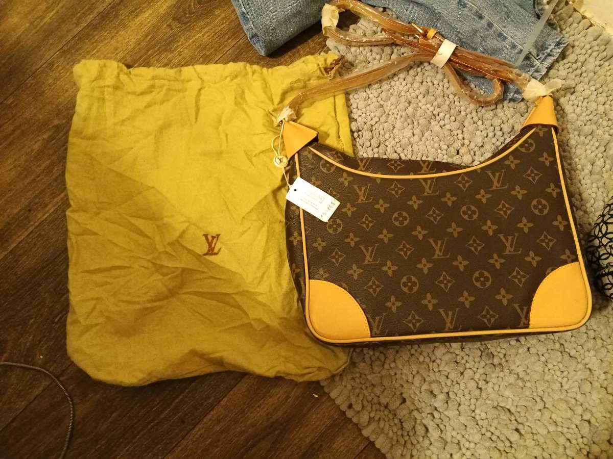 LV purse