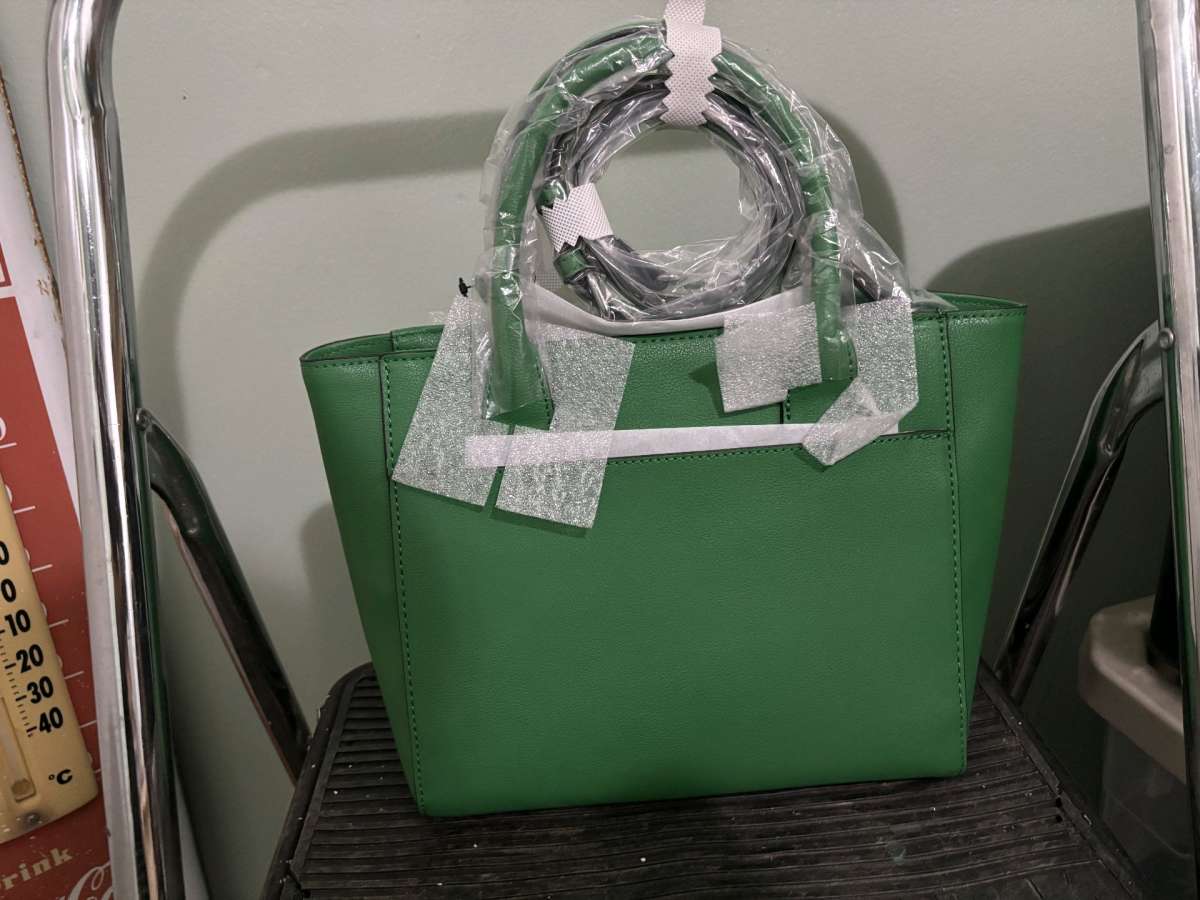 New Nine West green purse