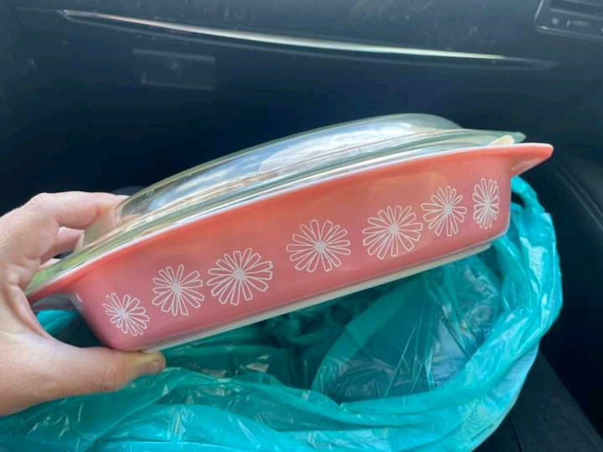 pink pyrex set and turquoise pyrex set