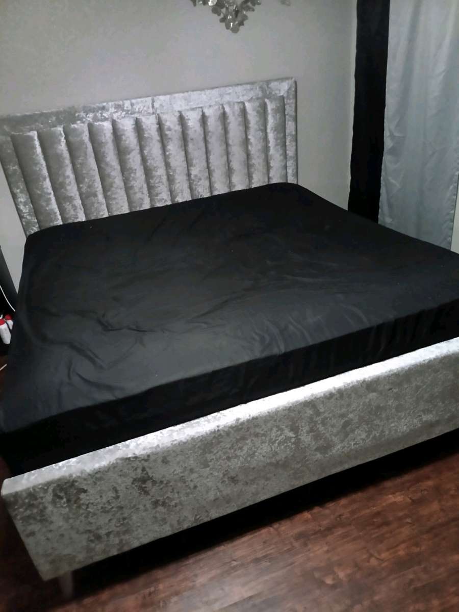 SILVER LED LIGHT BED WITH 3 SETTINGS