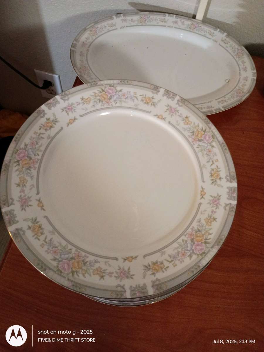 Southampton fine china over 30 piece