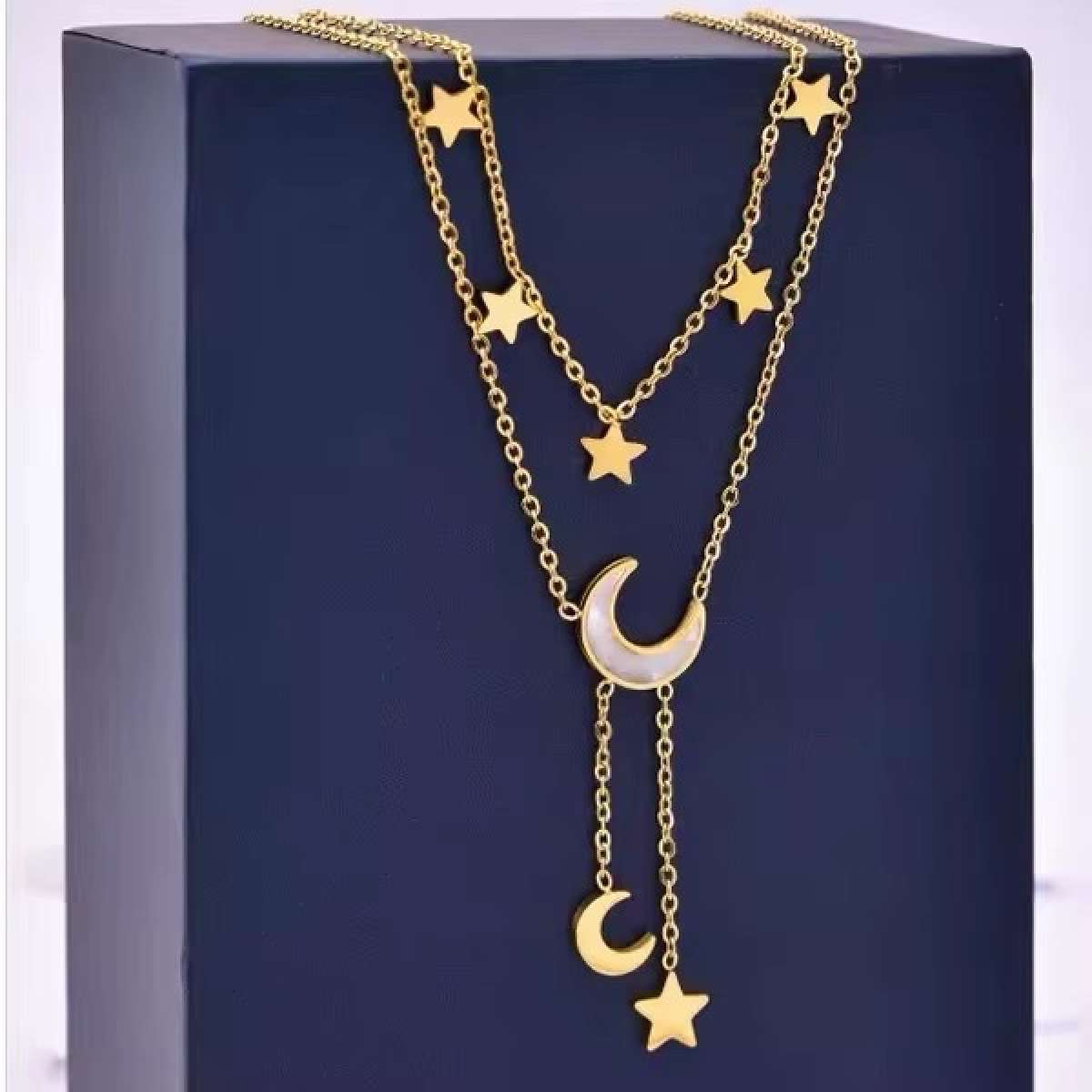 Double layering necklace with star