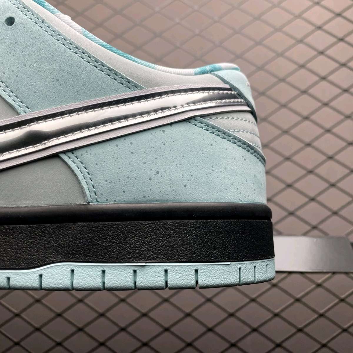 Nike SB Dunk X Tiffany Lobster Concepts