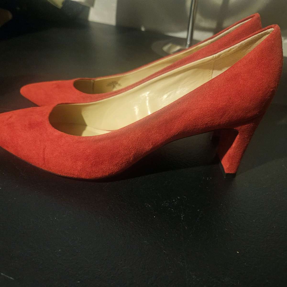 unisa red short heel sz 95