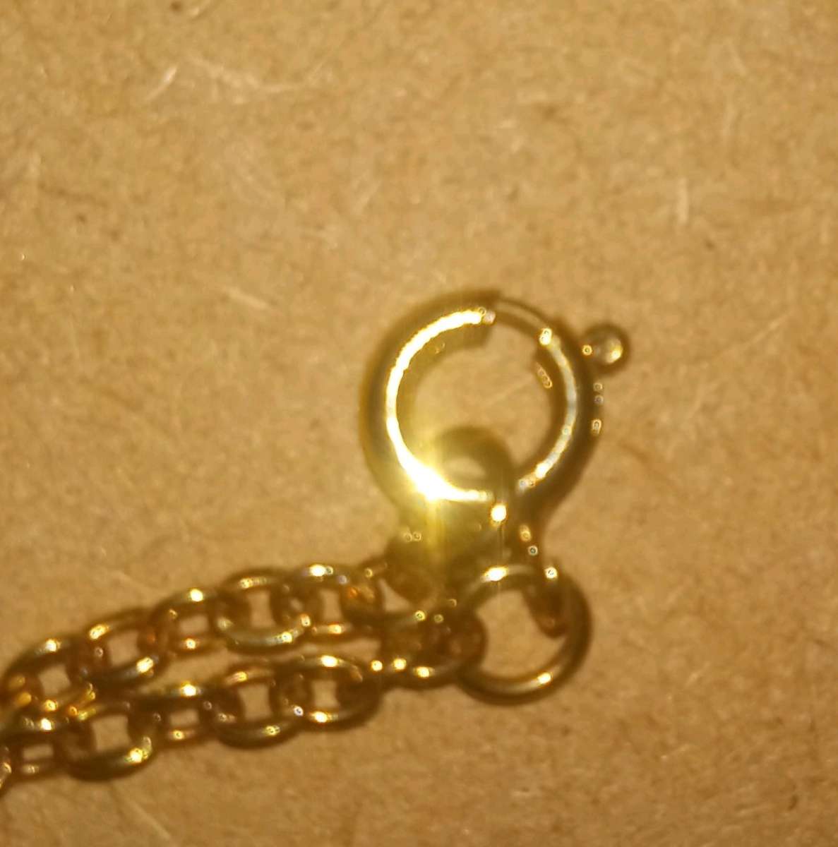 Beautiful vintage gold tone rose necklace