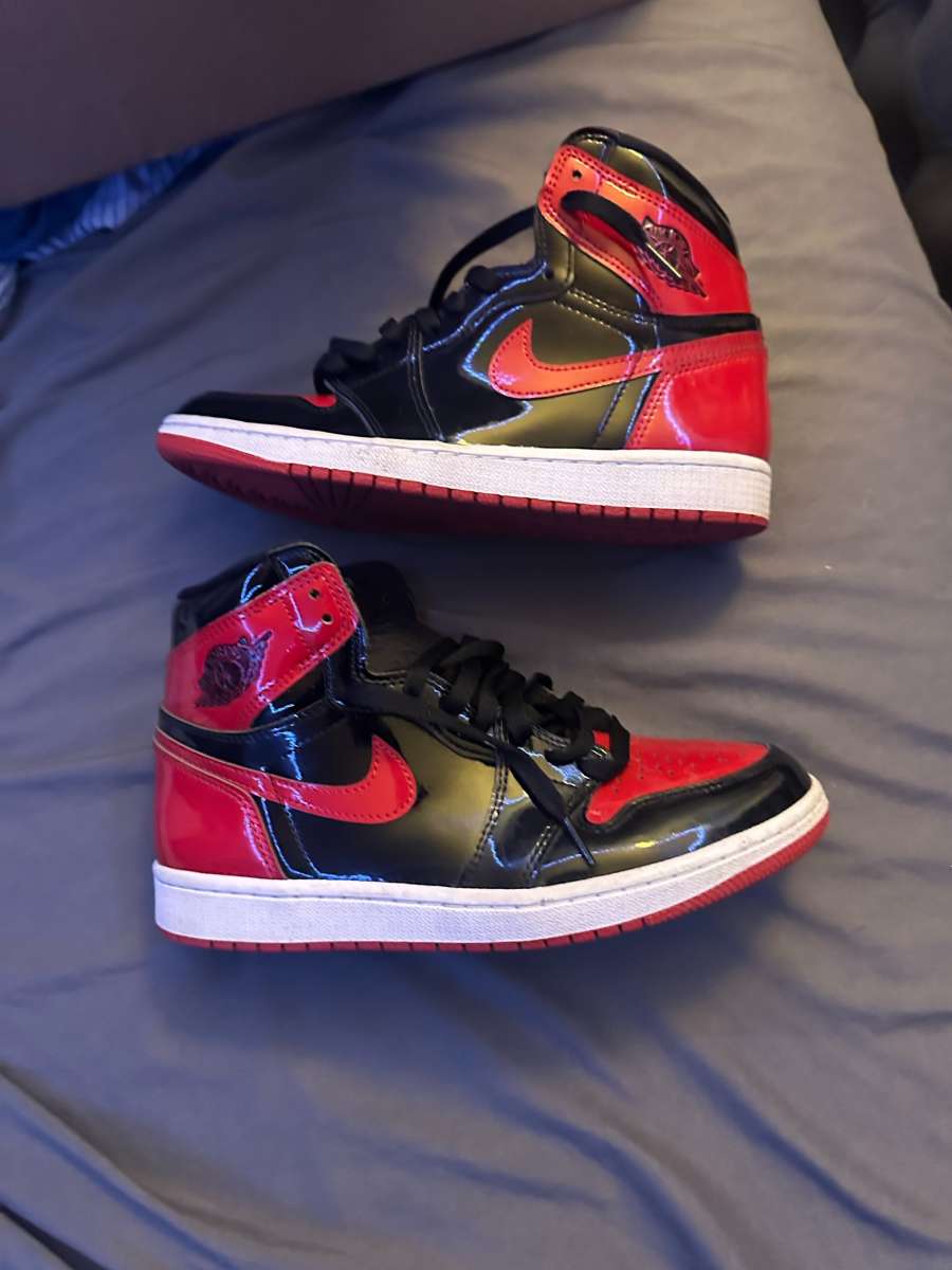 OG patent bred jordan 1 size 8 in half