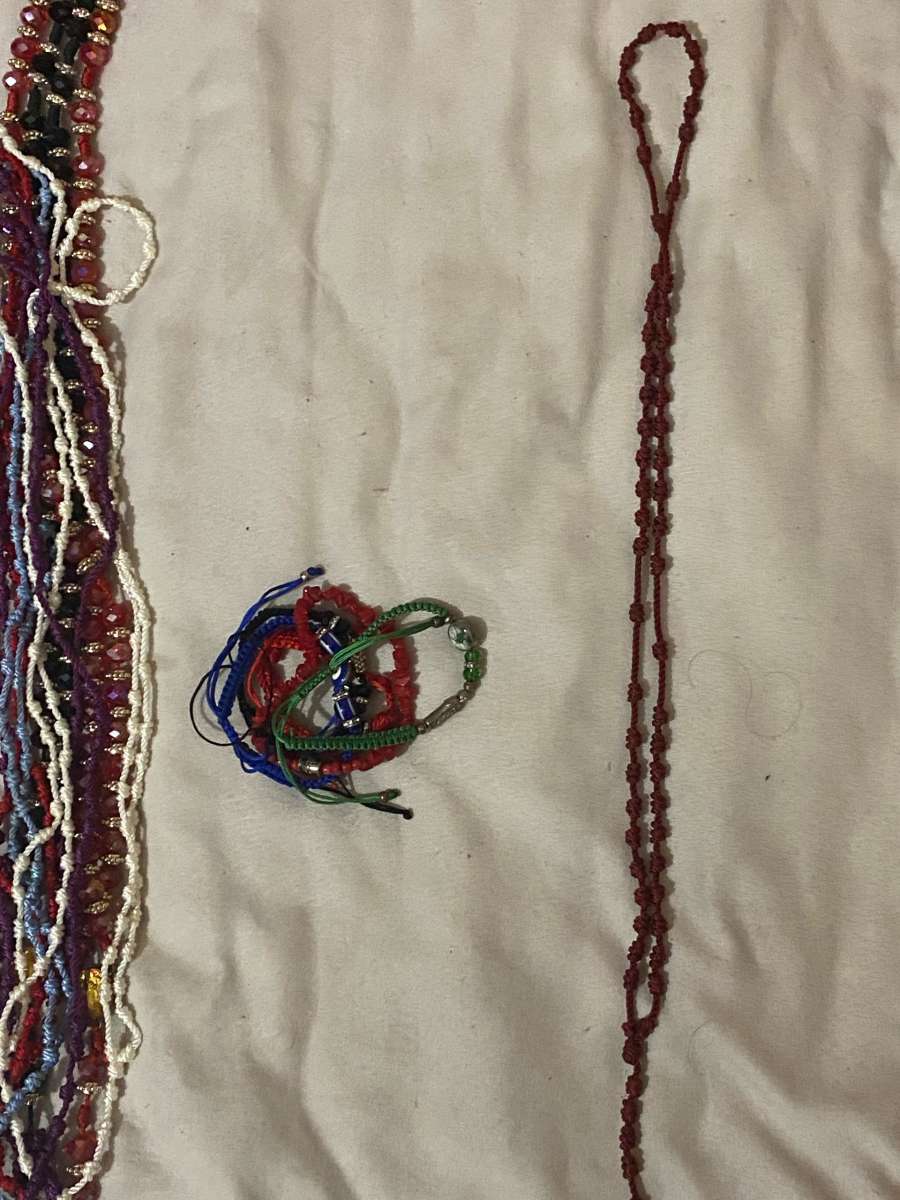 rosarios y pulseras