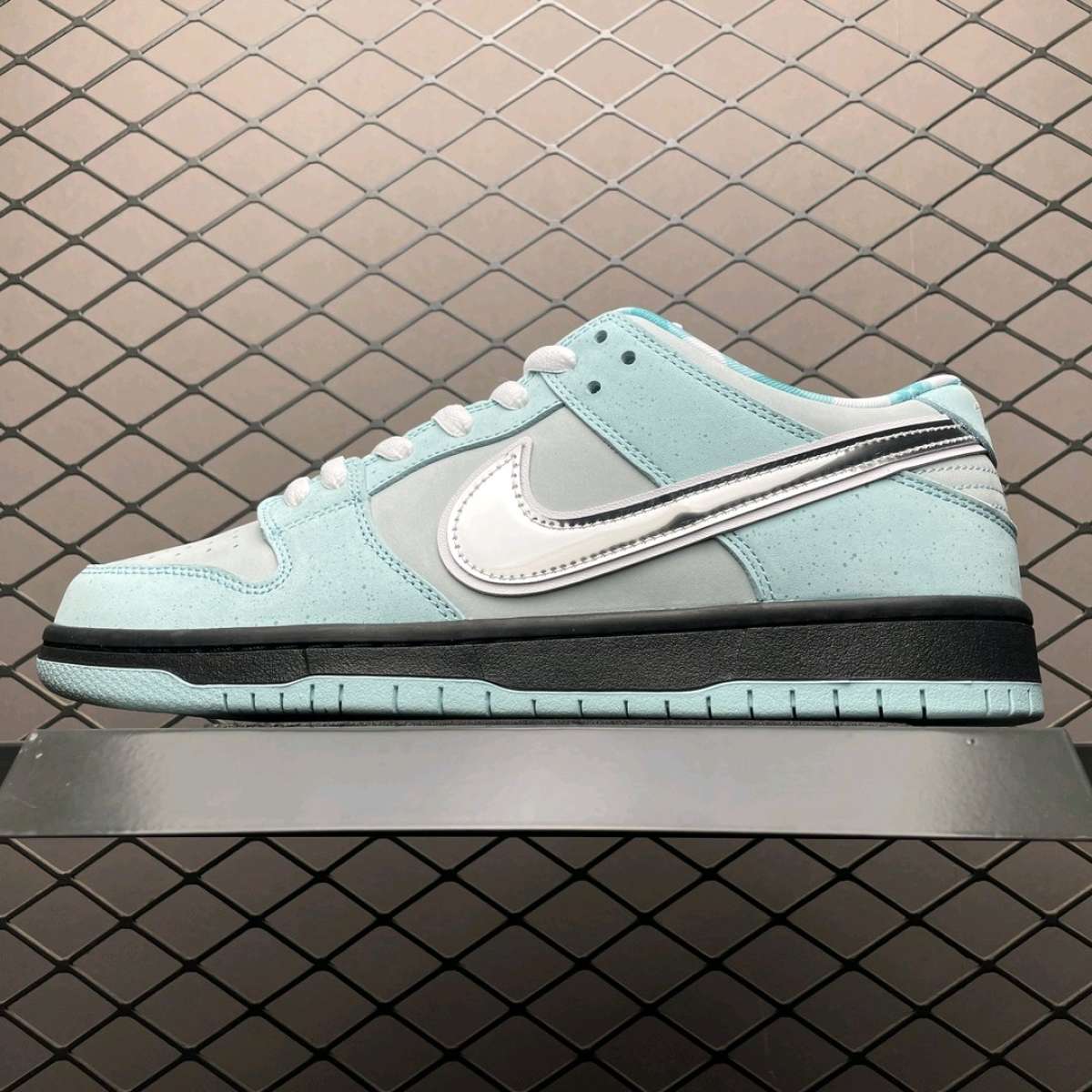 Nike SB Dunk X Tiffany Lobster Concepts