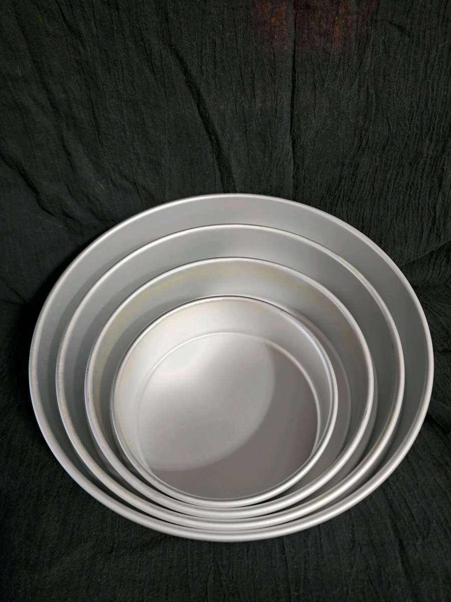 set of 4 Wilton cake pans