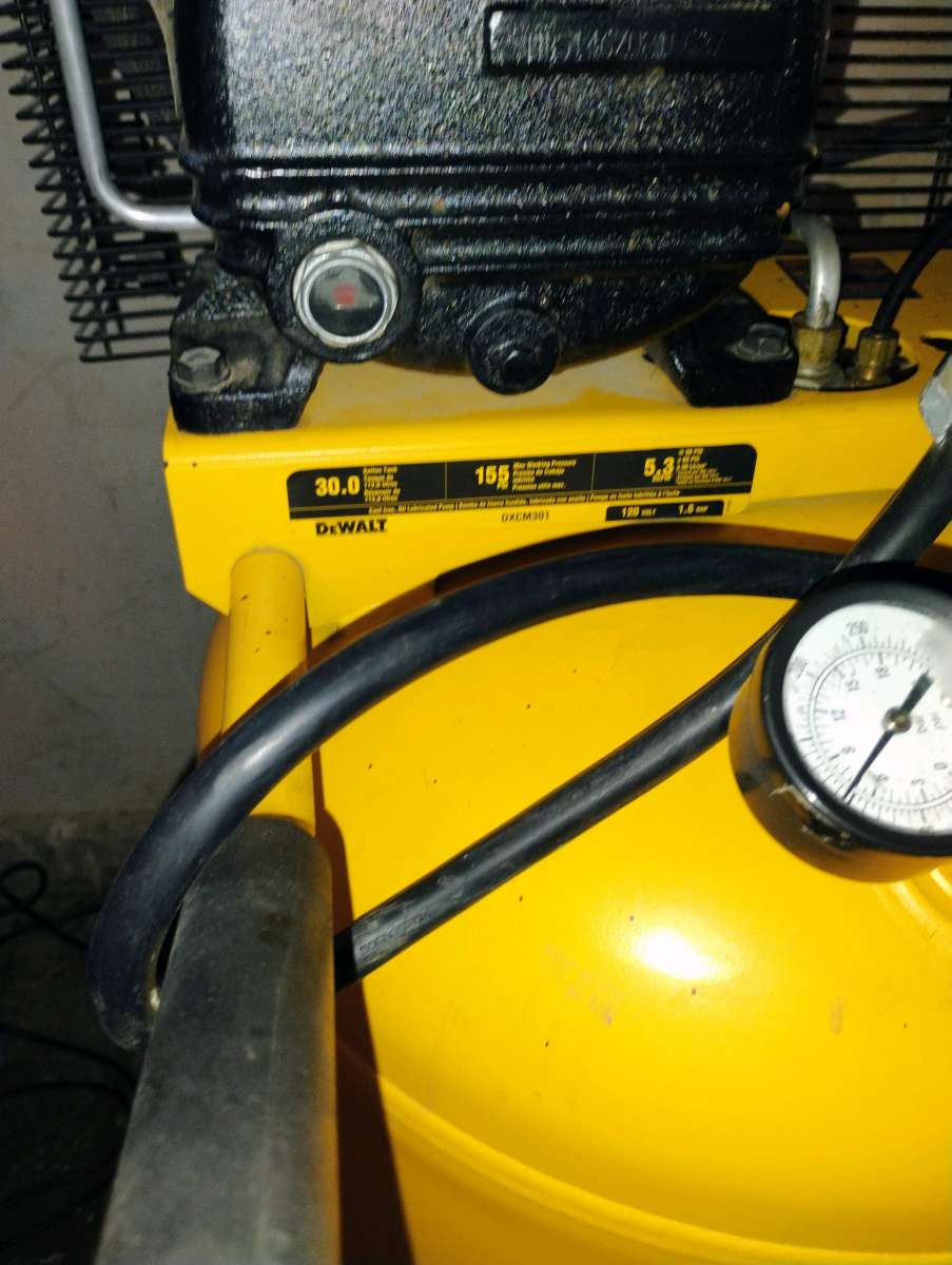 DEWALT AIR COMPRESSOR