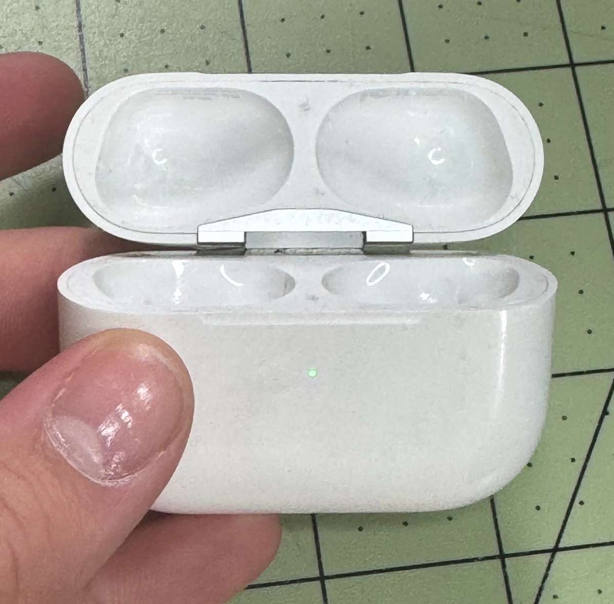 Genuine Apple AirPods Pro 1st Gen Charging Case A2190 Case O