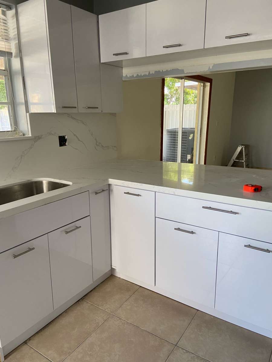 Small Kitchens Cabinets