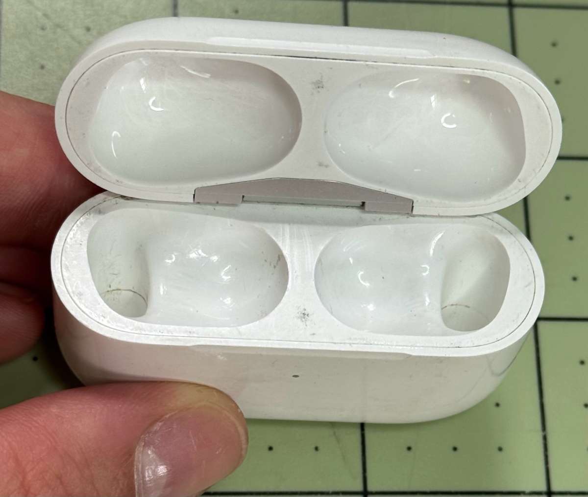 Genuine Apple AirPods Pro 1st Gen Charging Case A2190 Case O