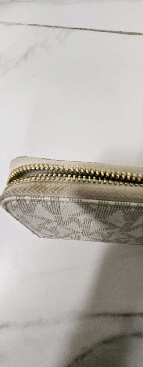 MICHAEL KORS KHAKI COLOR