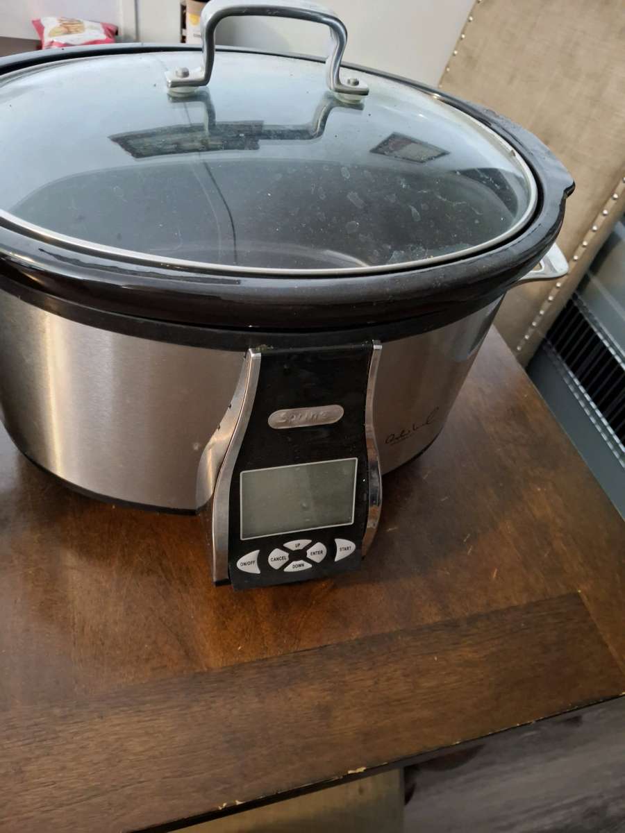 kitchen appliances the roaster oven is brandnew