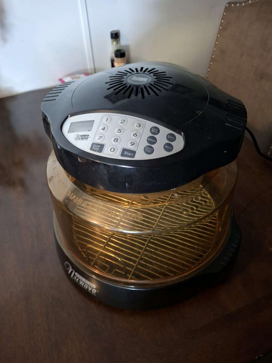 kitchen appliances the roaster oven is brandnew