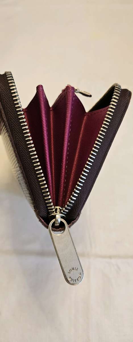 Authondice LUIS VUITTON WOMENS PURSE