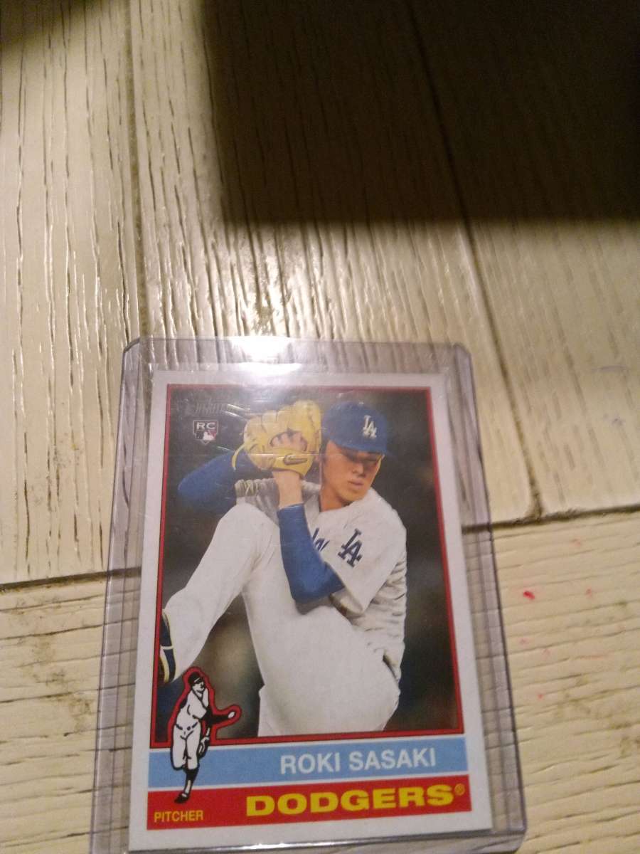 Topps Heritage Roki Sasaki Rookie card
