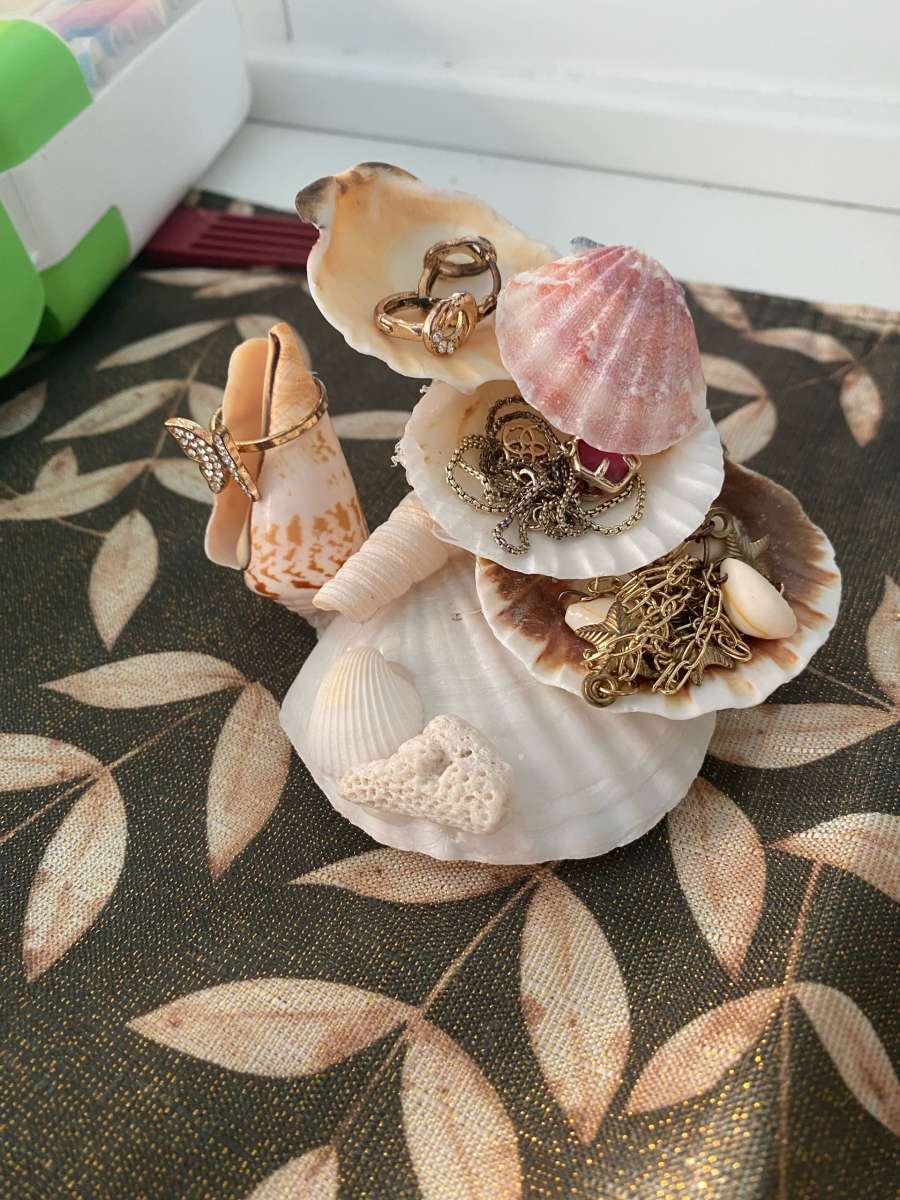 shell jewelry stand
