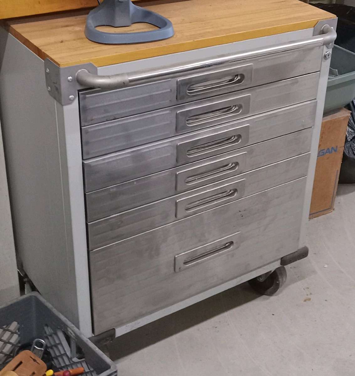 tool cabinet