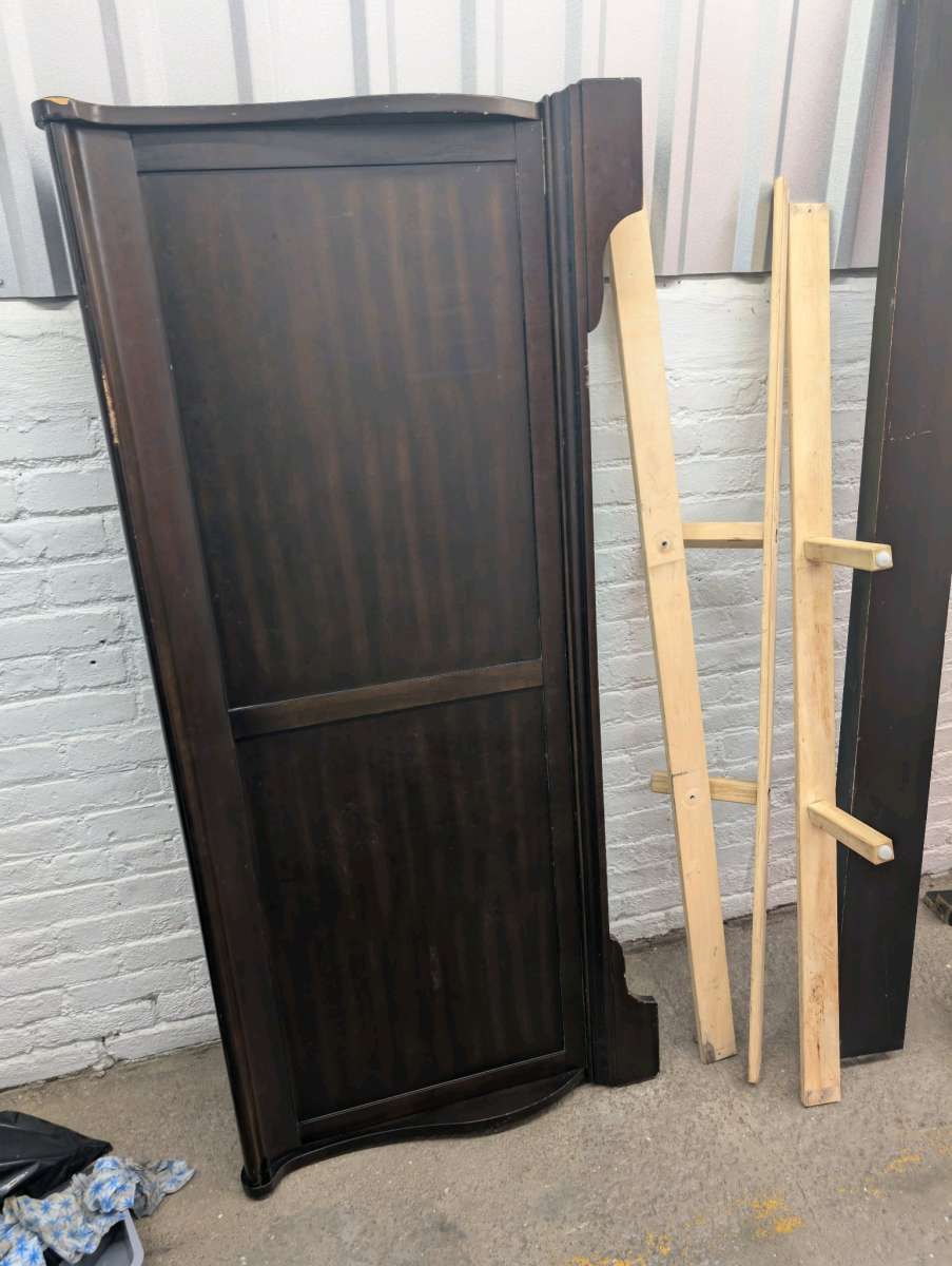 BEDROOM SET