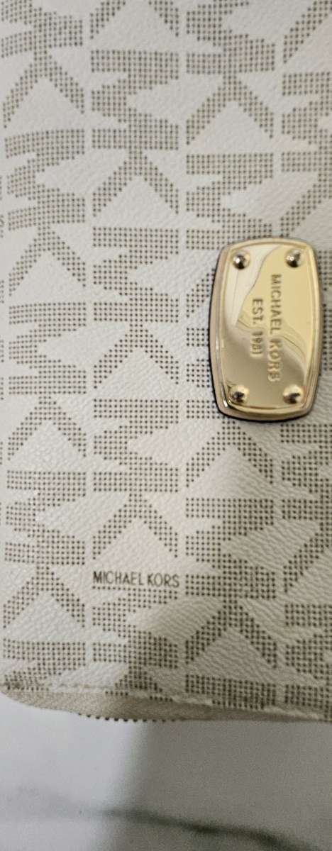 MICHAEL KORS KHAKI COLOR