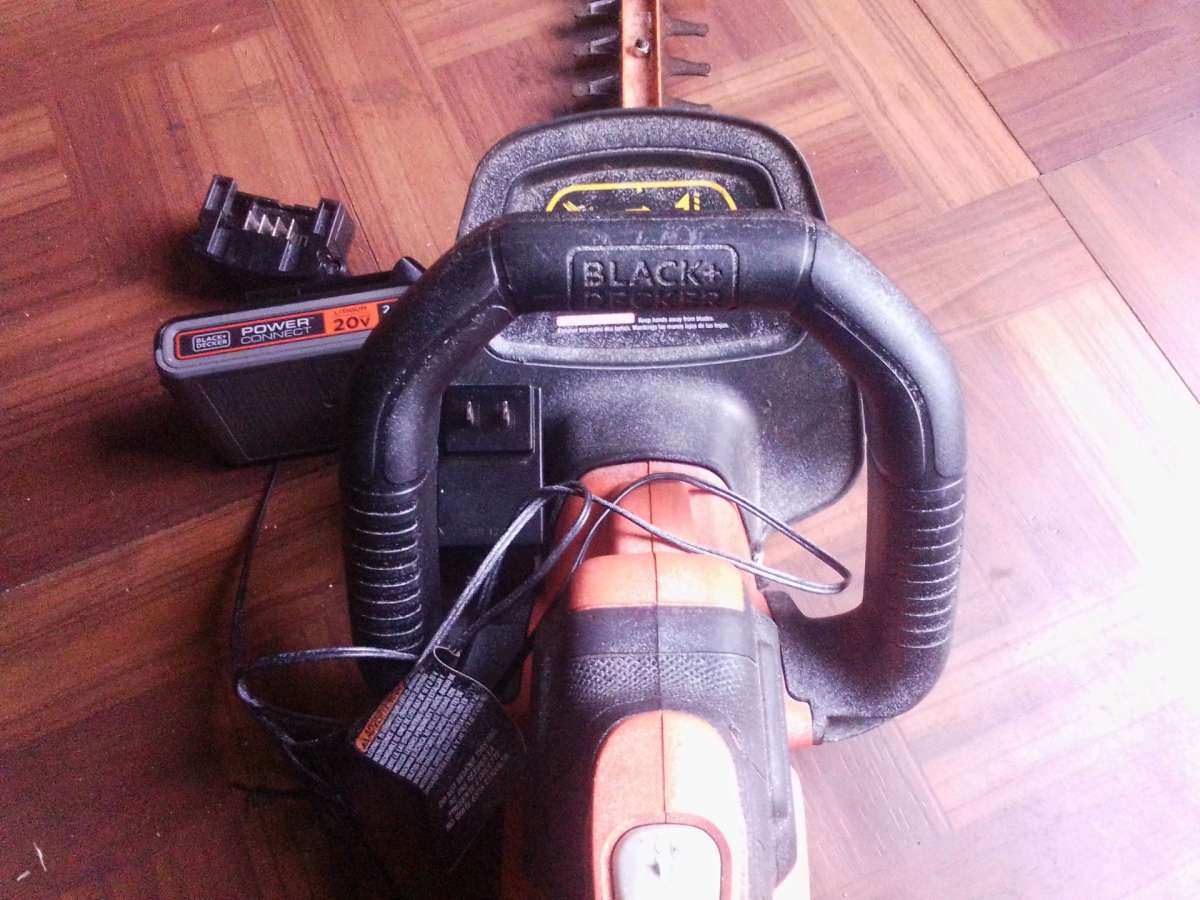 Electric Hedge Trimmers