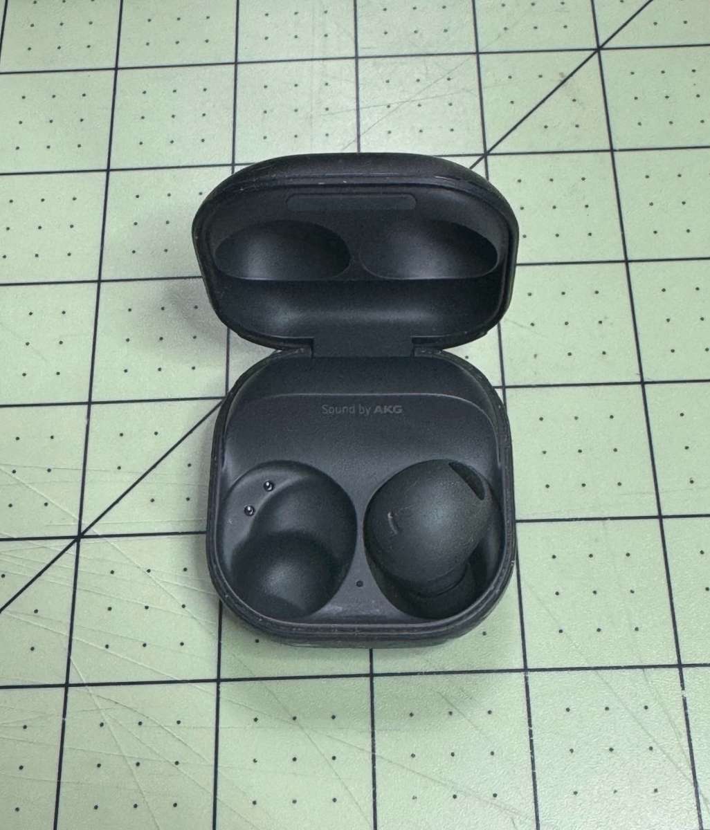 Samsung Galaxy Buds 2 Black  L Earbud Missing  Case  R Earbu