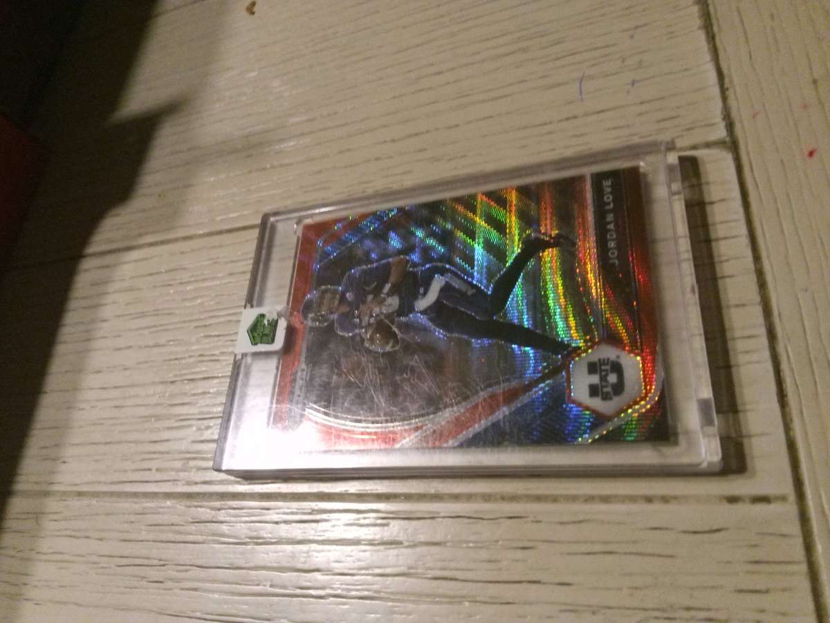 Jordan Love red blue wave prizm collegiate