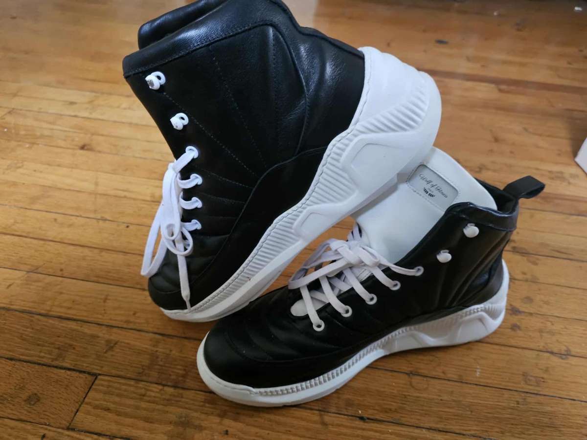 Wolf of Fitness Sneakers