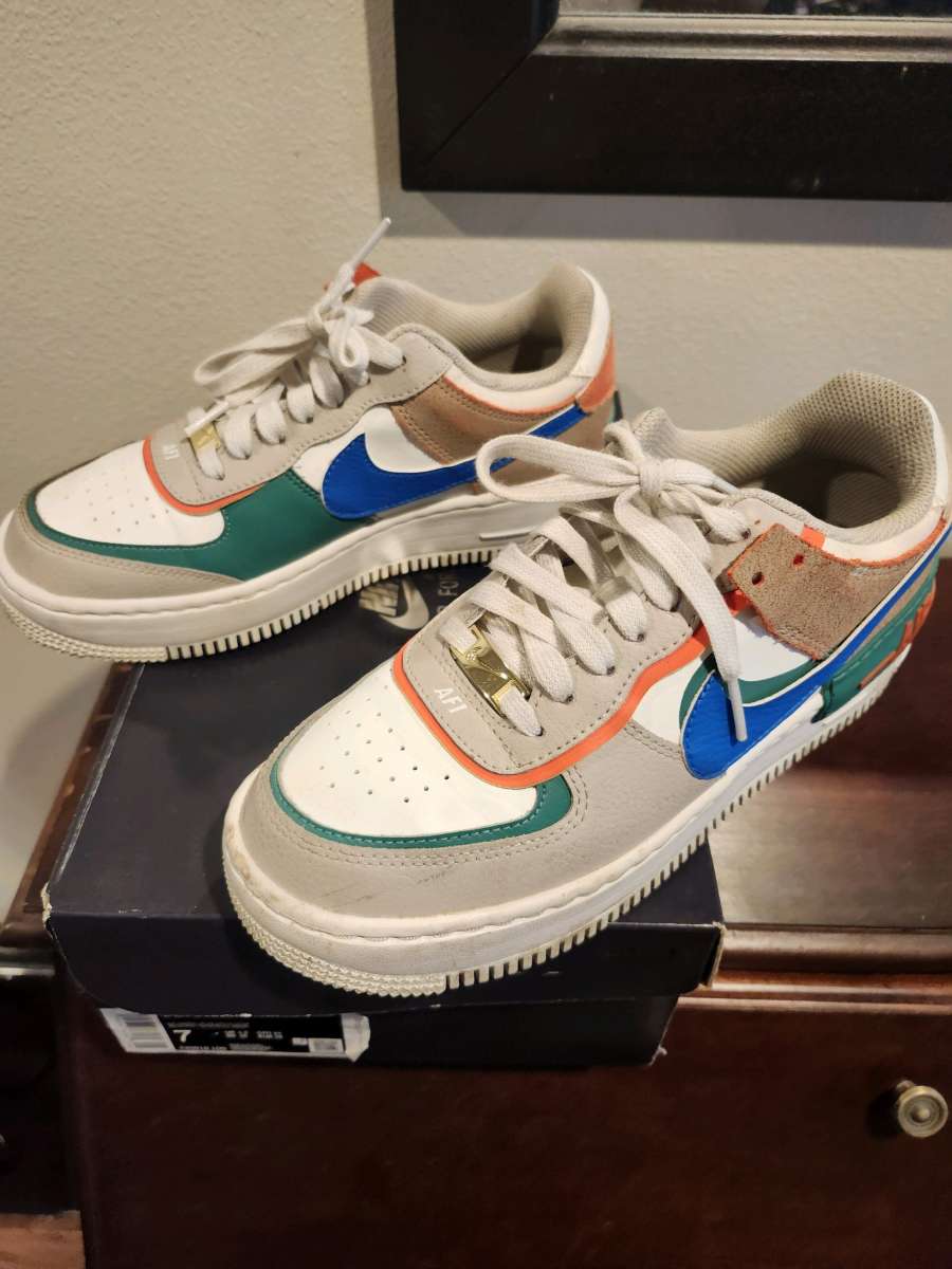 Nike womens shoe size 7