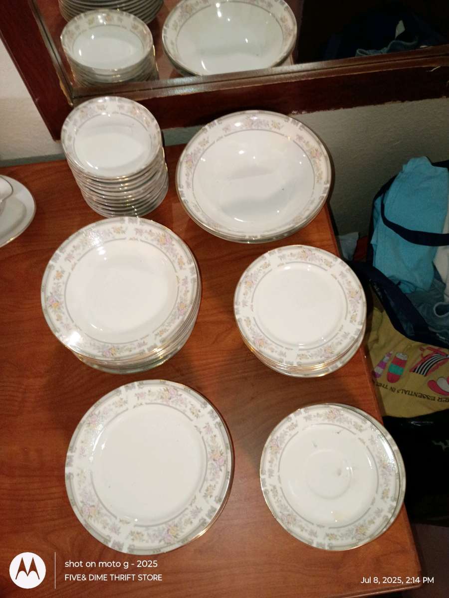 Southampton fine china over 30 piece