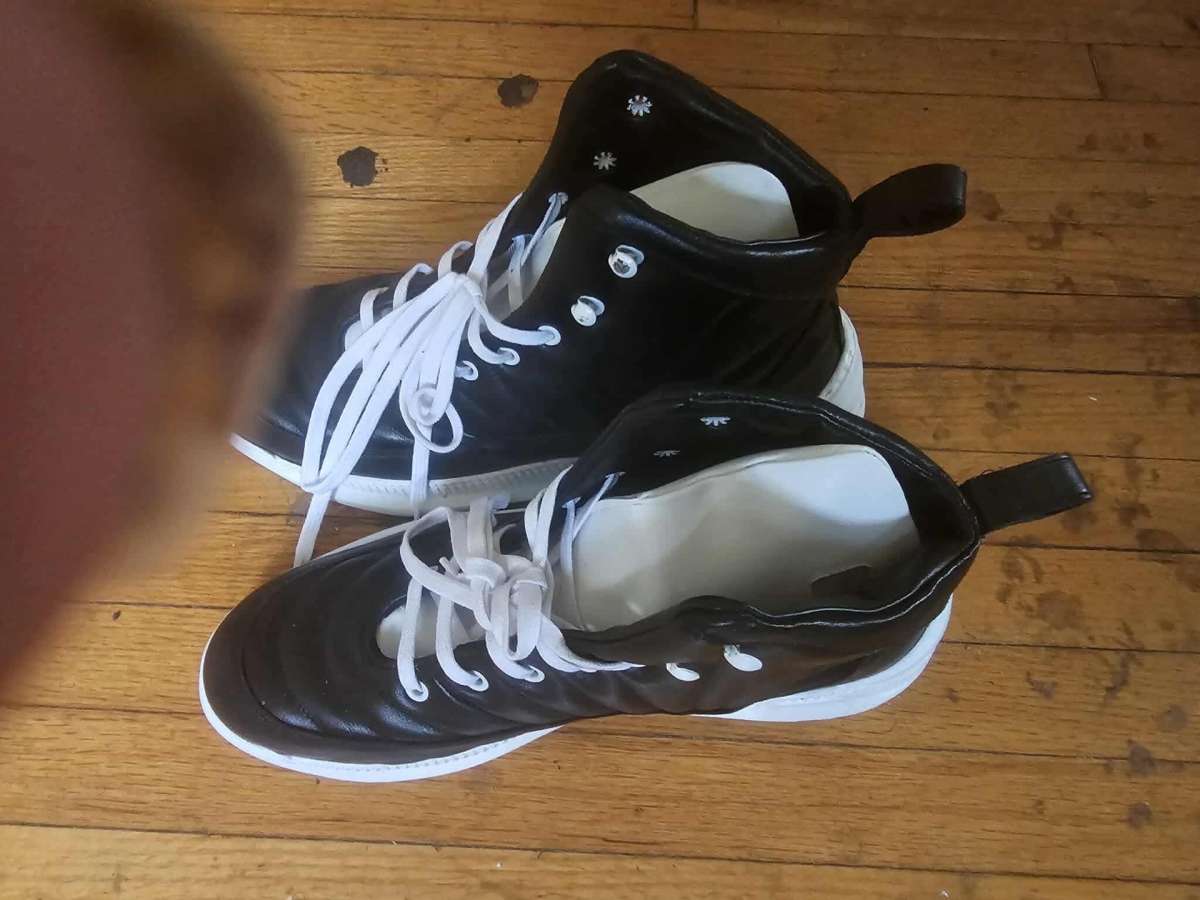 Wolf of Fitness Sneakers