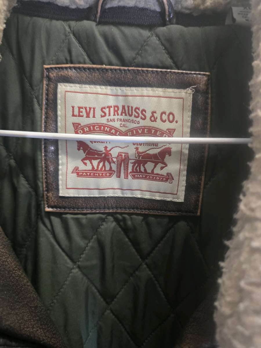 levi JACKET color brown