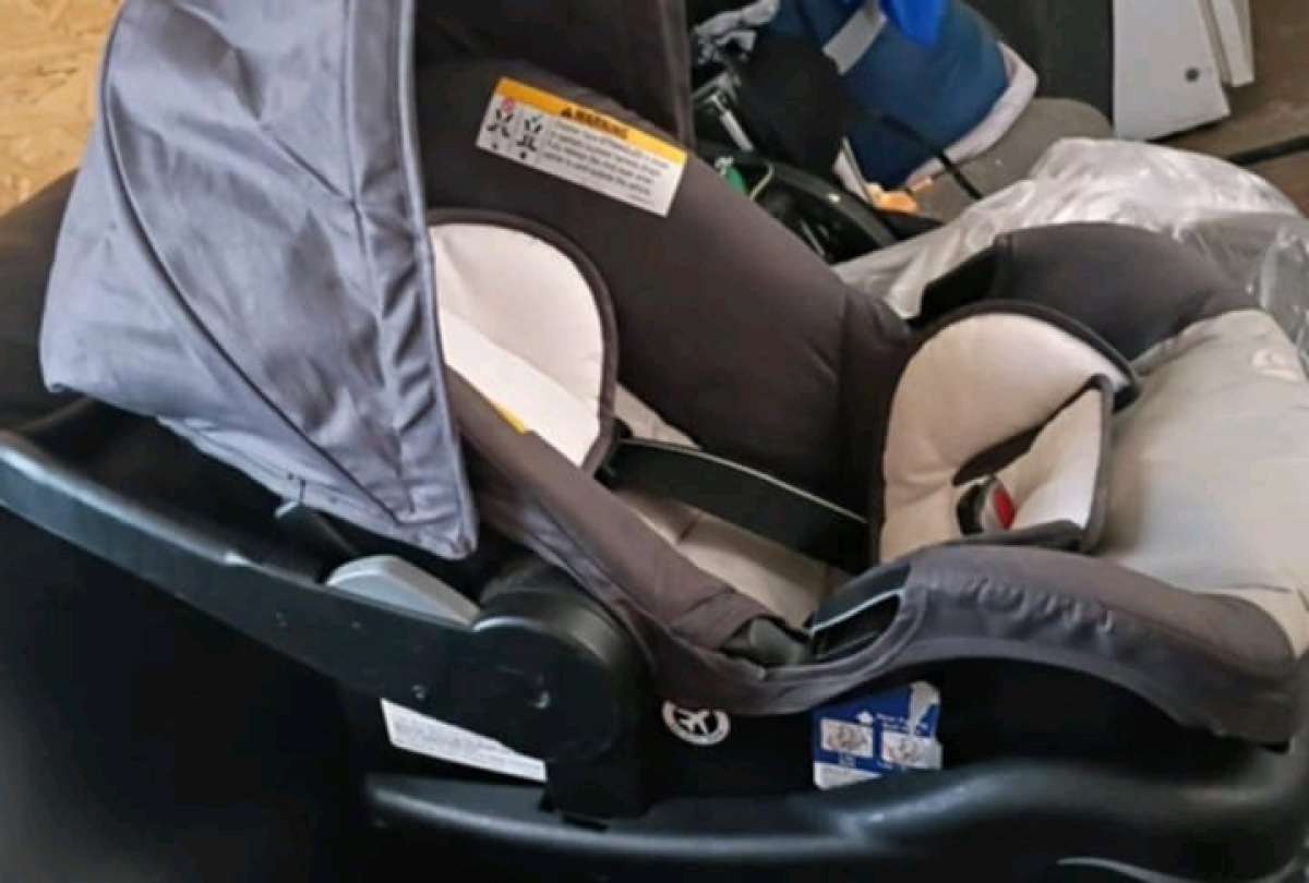 NEW BASSINET AND NEW INFANT CAR SEAT