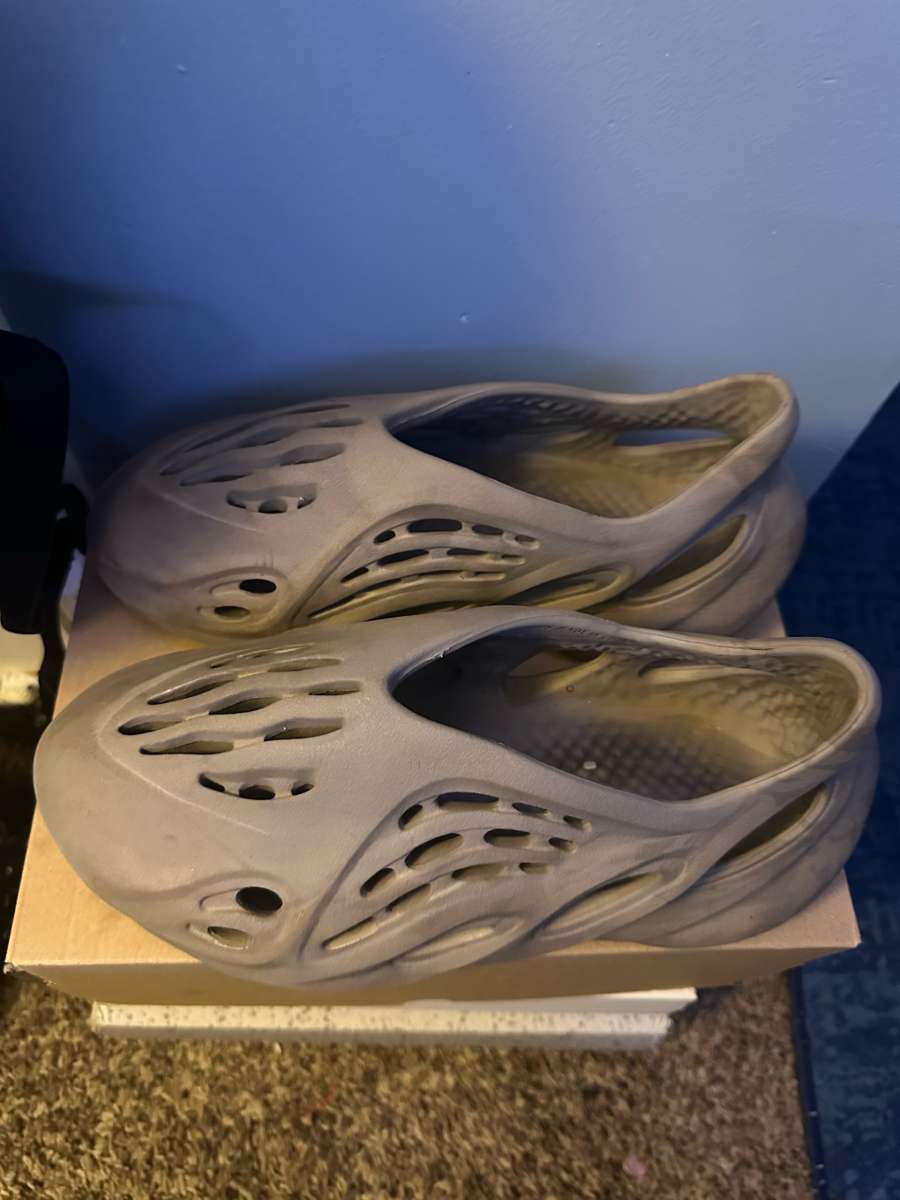 foam runner stone sage