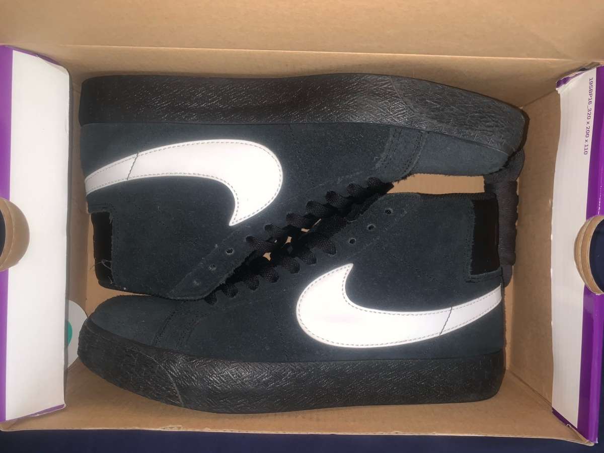 NIKE SB ZOOM BLAZER MIDS BLACK AND WHITE