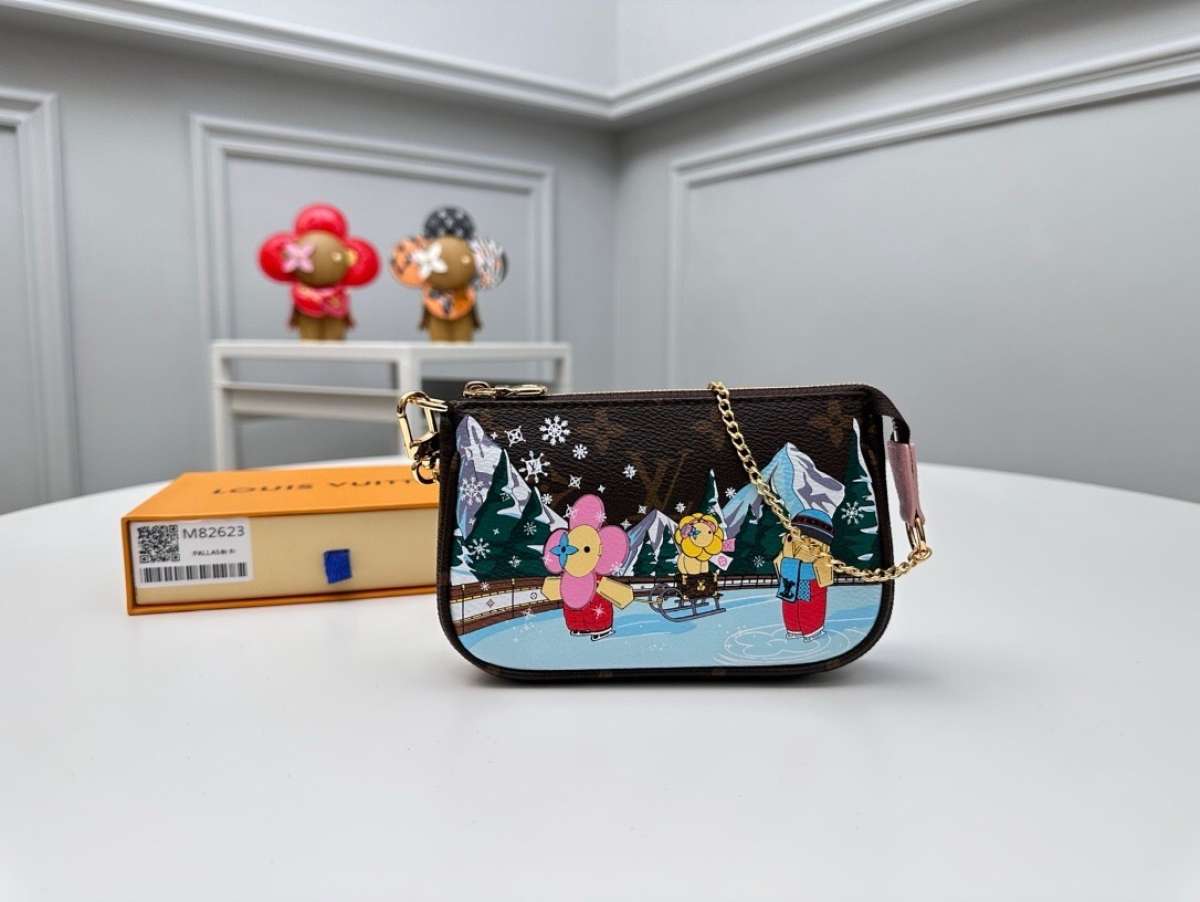 LOUIS VUITTON Limited Edition Monogram Canvas Christmas 2022