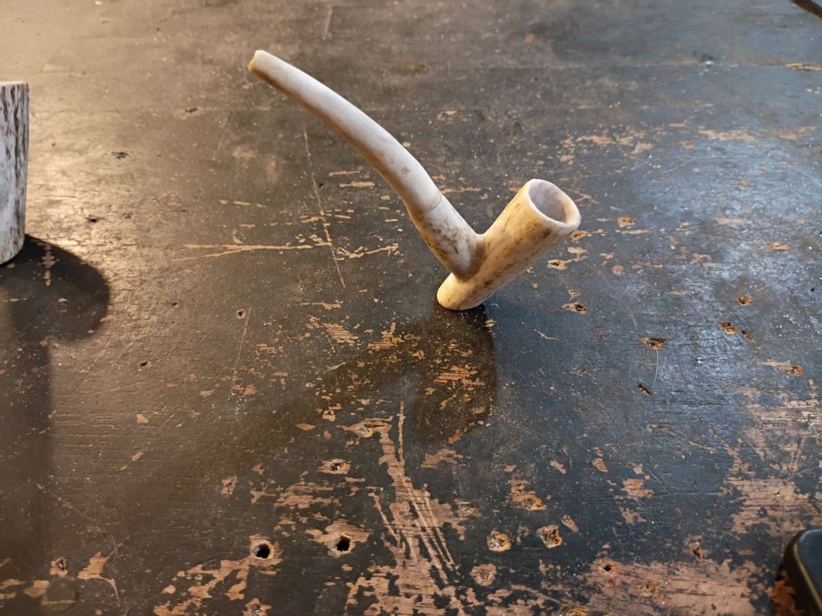 deer antlers pipe