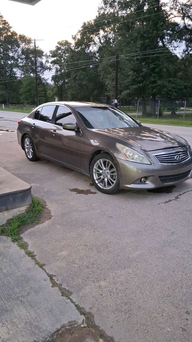 2011 INFINITI G37