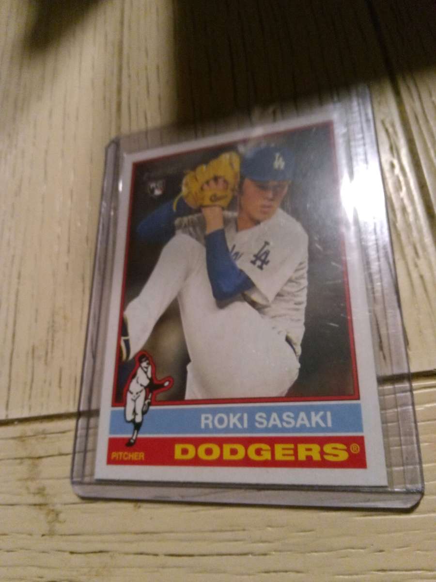 Topps Heritage Roki Sasaki Rookie card