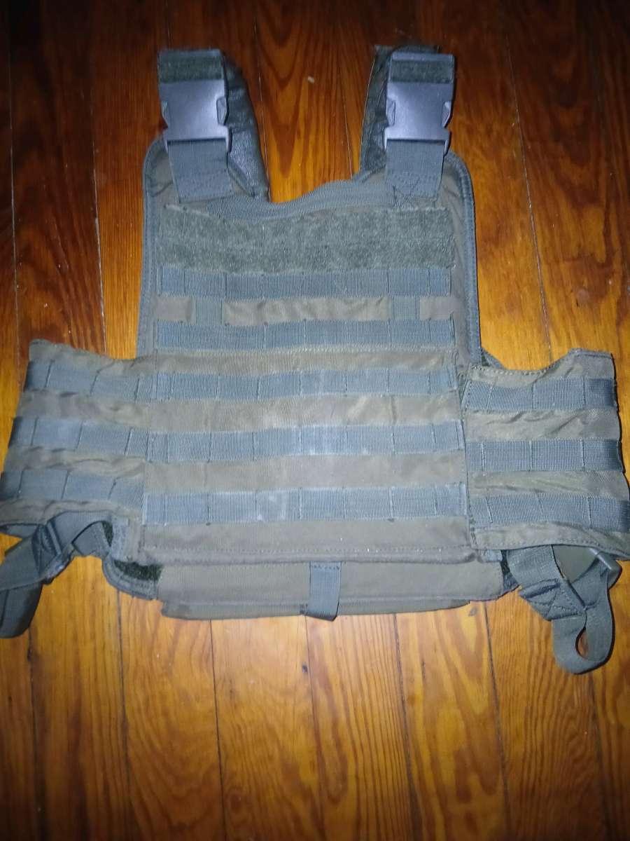 tactical plate carrier vest
