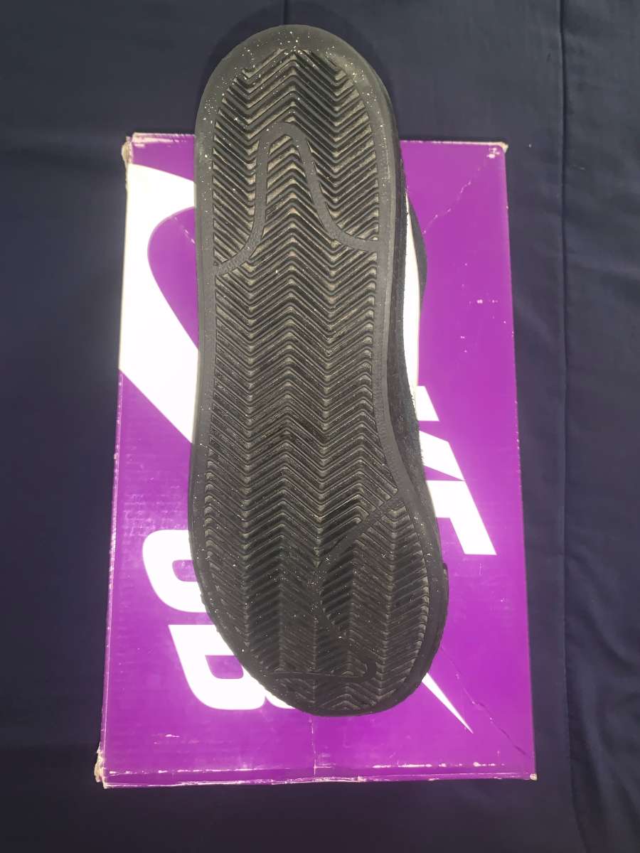 NIKE SB ZOOM BLAZER MIDS BLACK AND WHITE