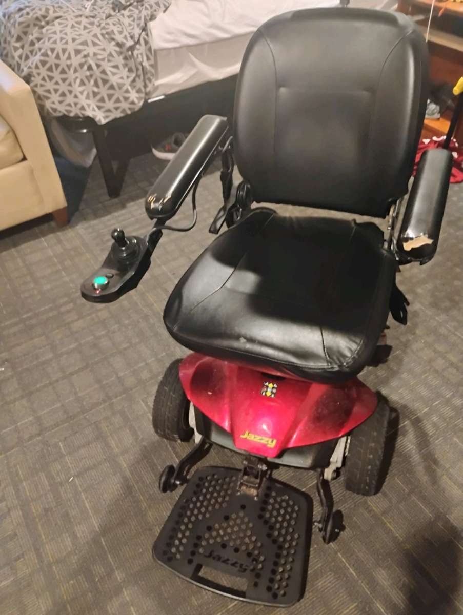 Jazzy Elite es power chair
