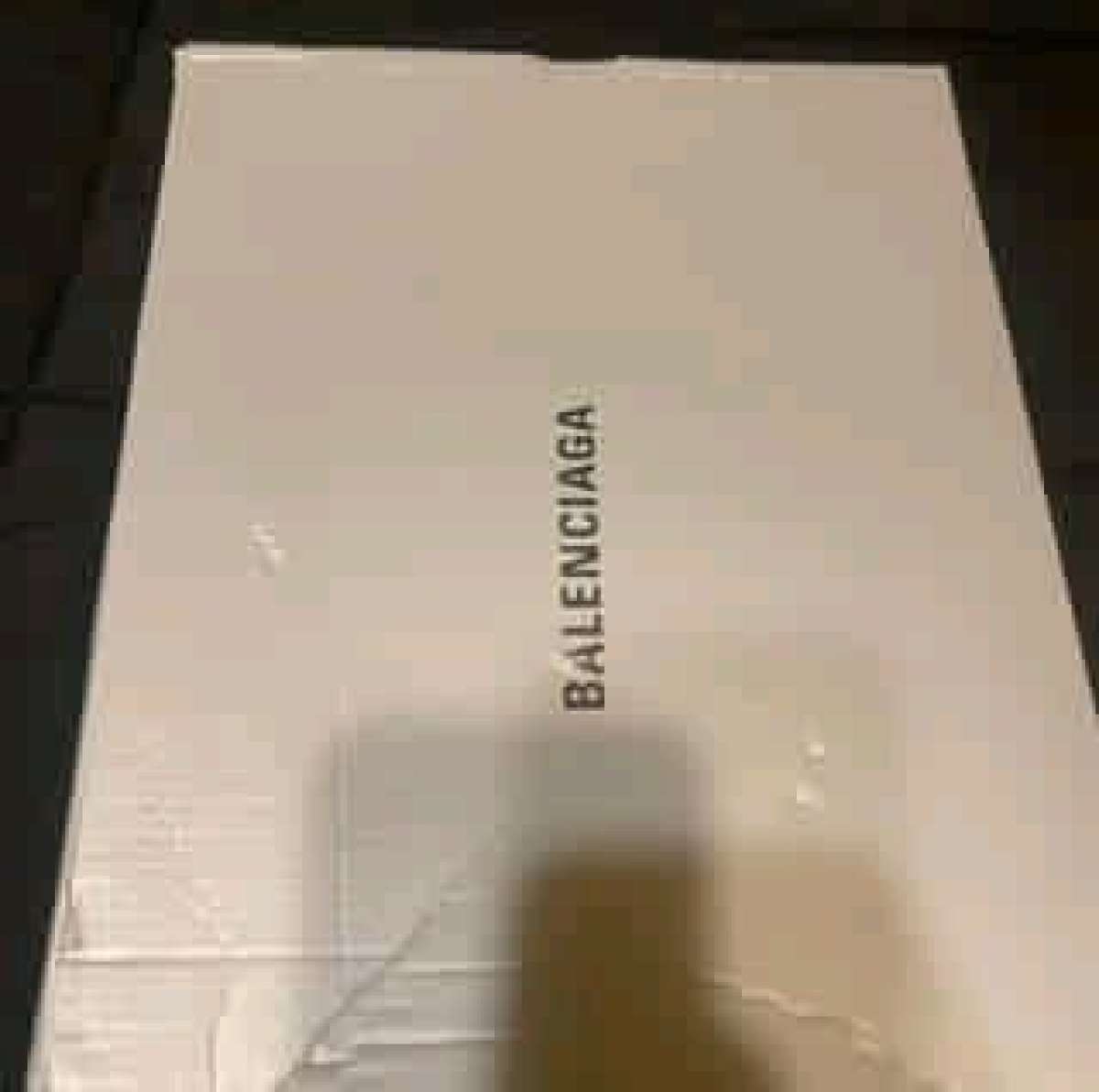 black and red runnere