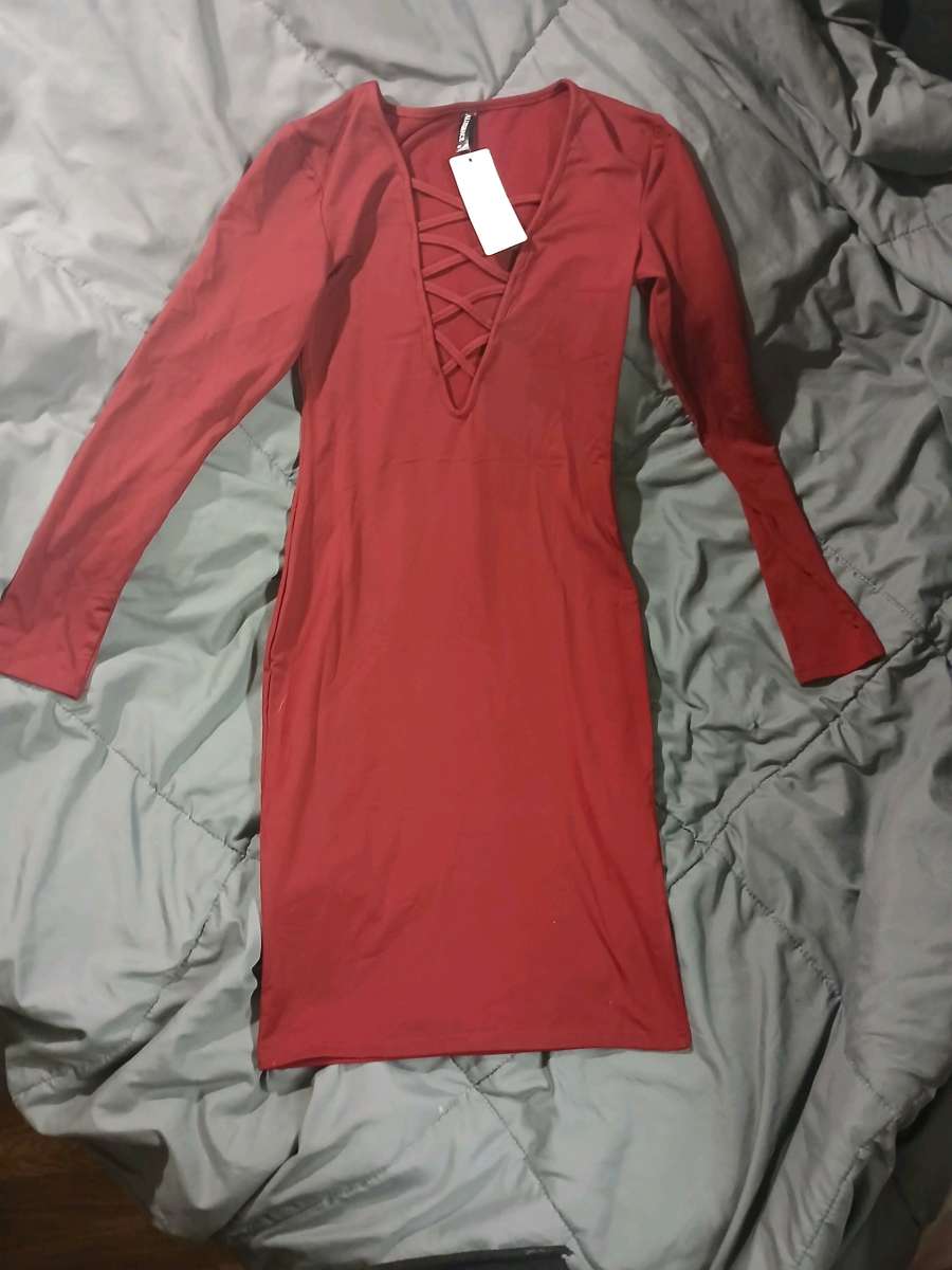Ladies NWT size small burgany dress