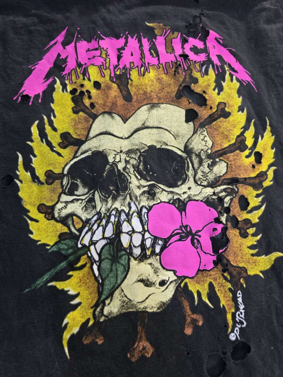 Metallica shirt size os